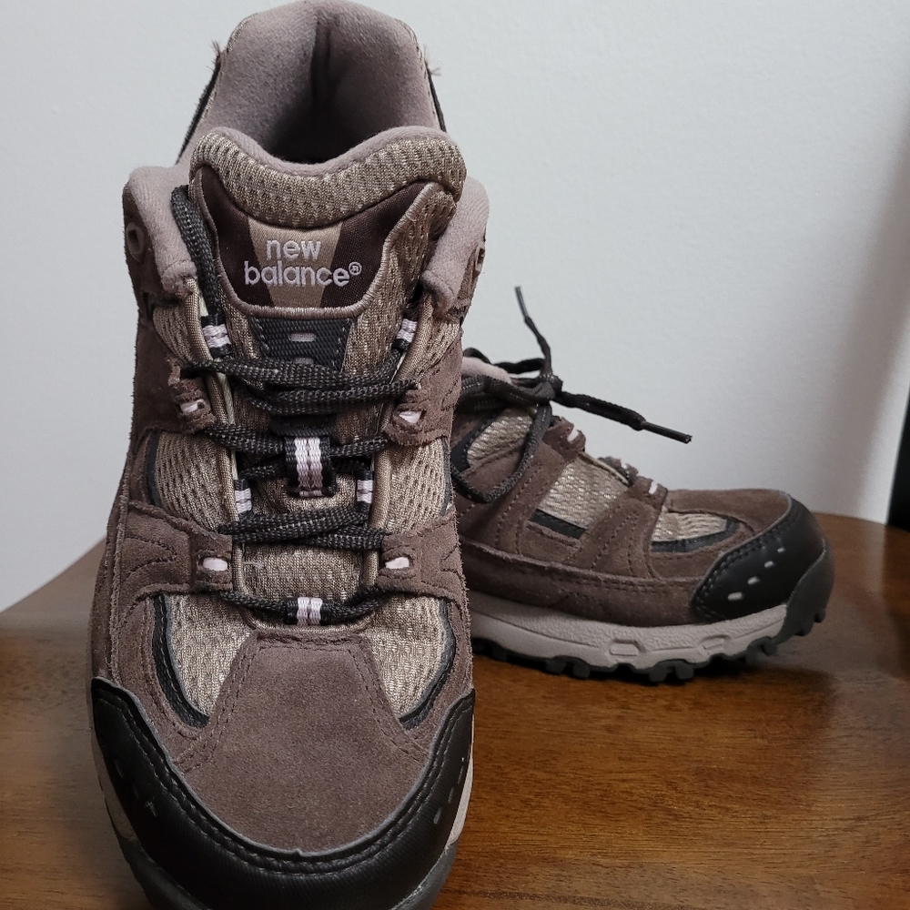 New Balance 605 Hiking Walking Shoes Size 8.5